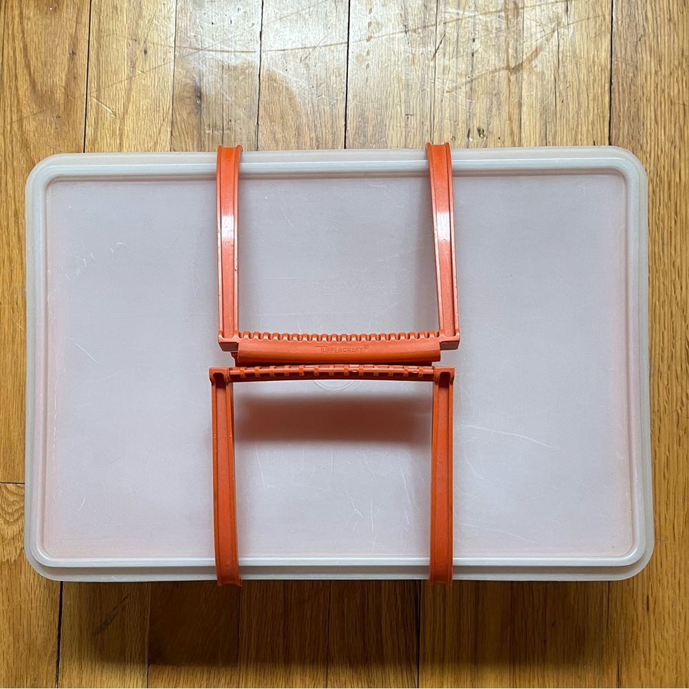 Vintage Tuppercraft craft/sewing box